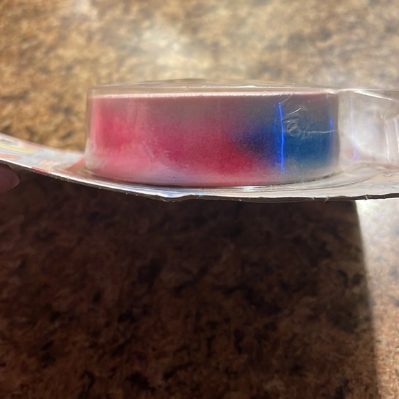 Like new $5 sugar Bubble pop color swirling bath bombs - Picture 6 of 7